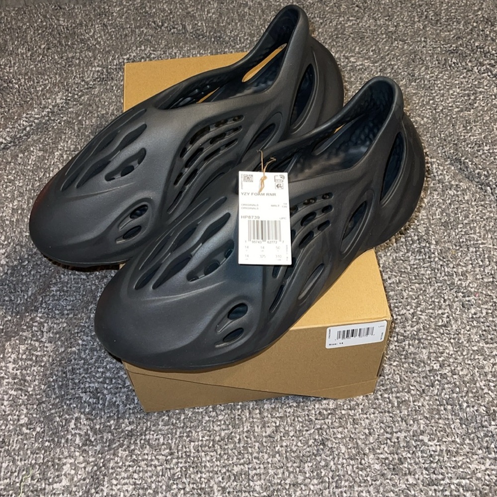 Yeezy Foam RNR - Picture 2 of 6